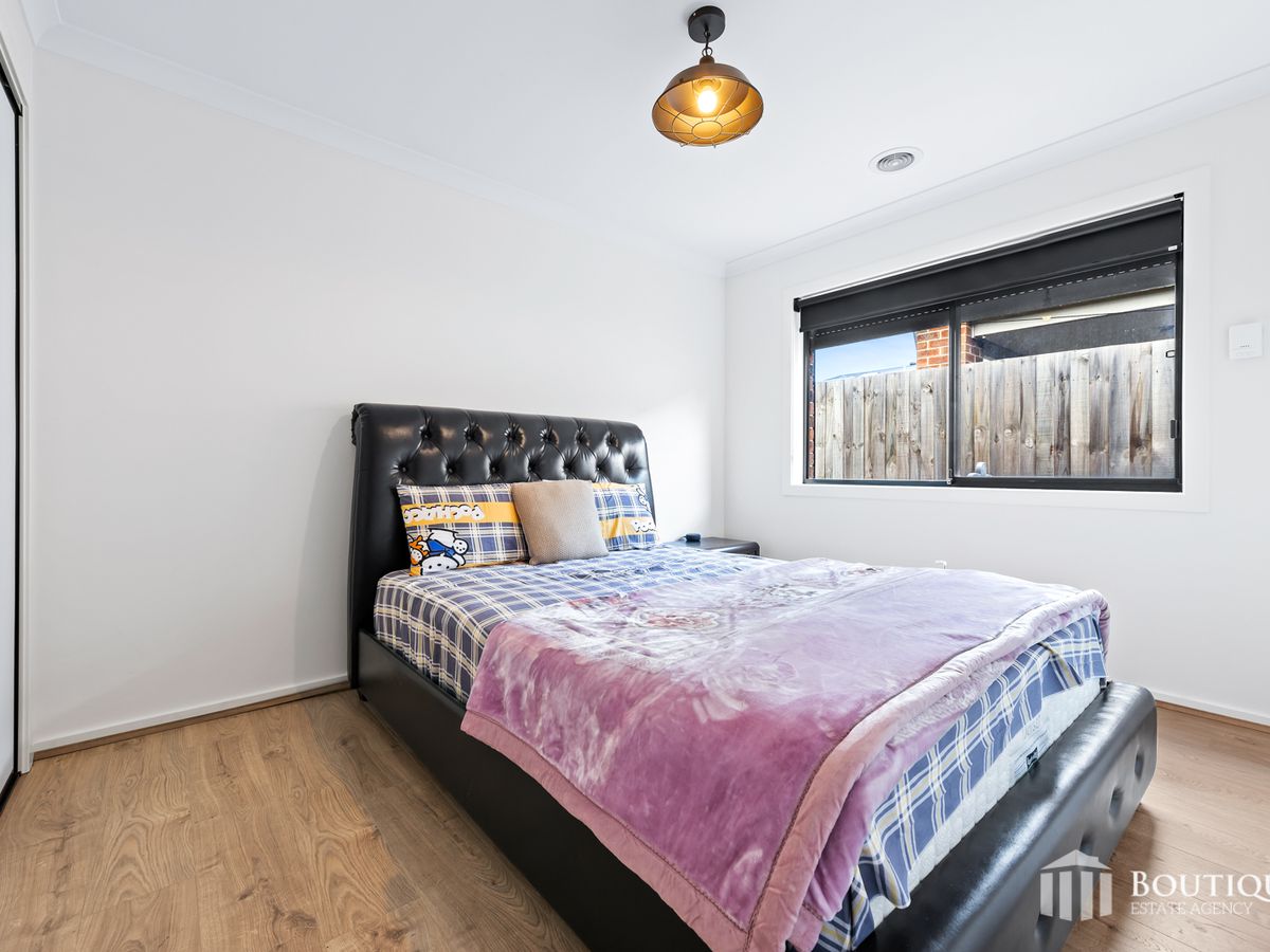 9 Ample Avenue, Officer