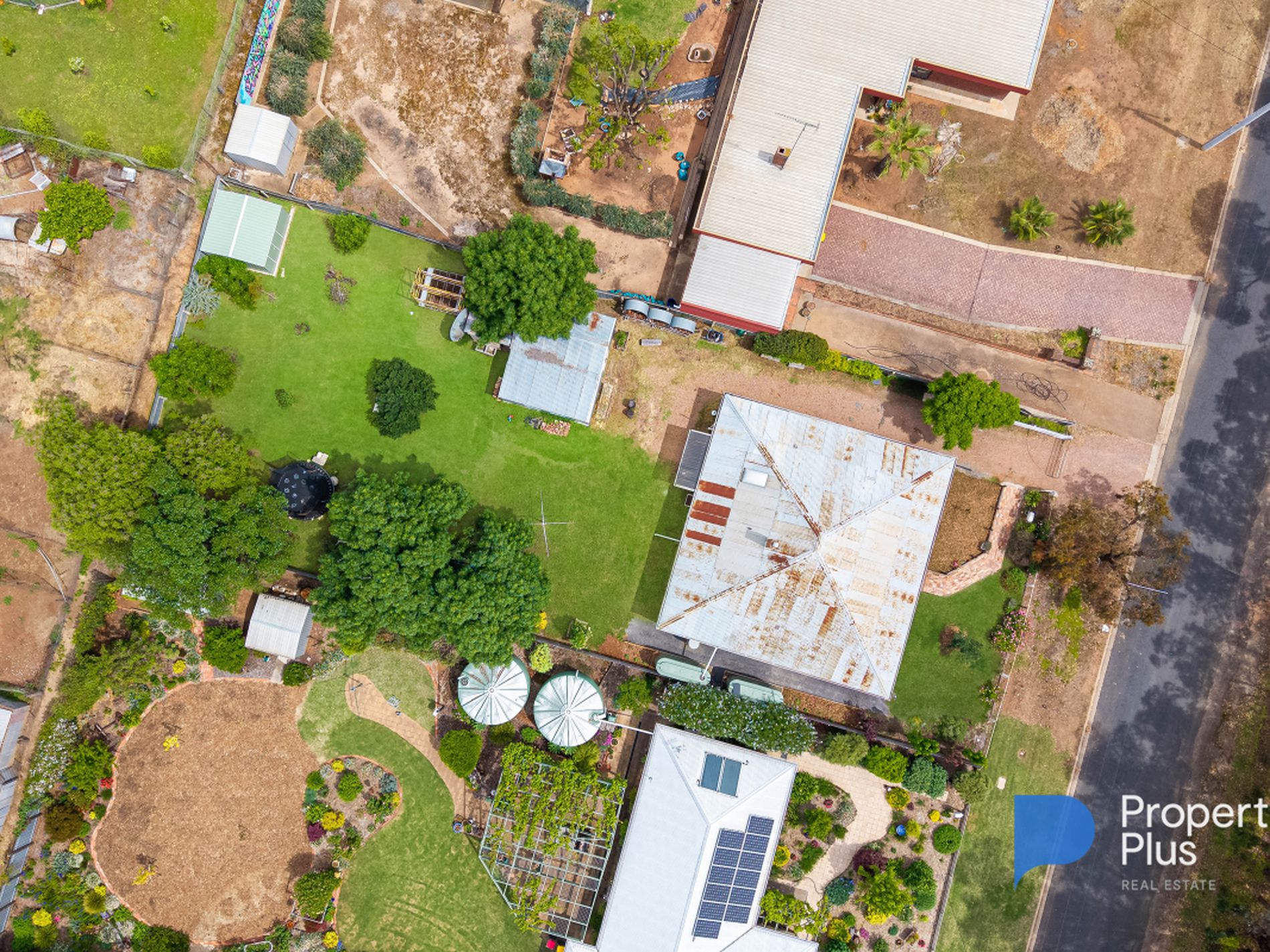 7 WINDSOR AVENUE, Charlton