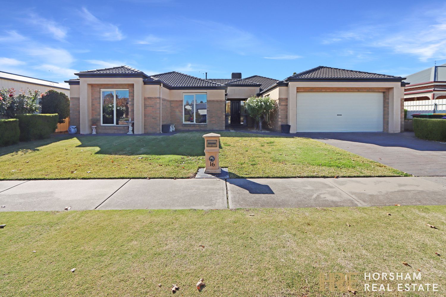 16 Burnett Street, Horsham