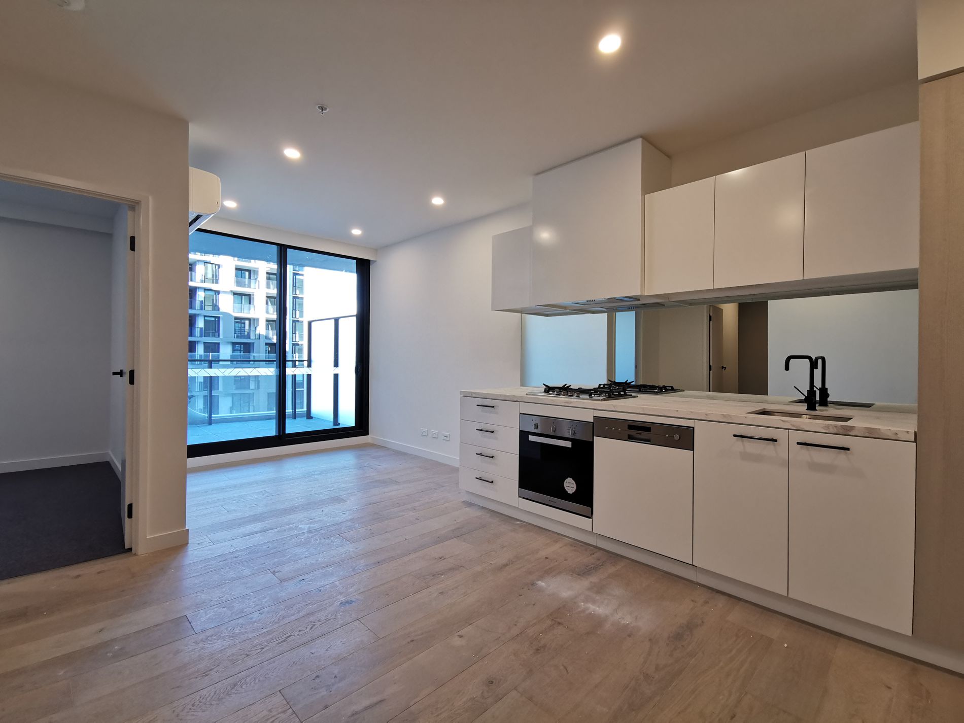 2502 / 864 Blackburn Road, Clayton