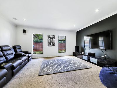 8 Blue Gum Place, Wakerley