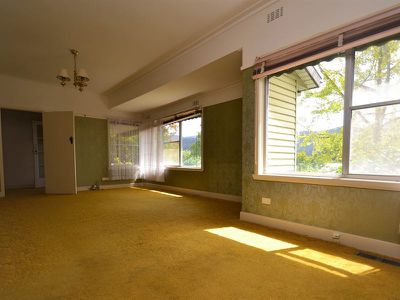 14 Mountain Avenue , Mount Beauty