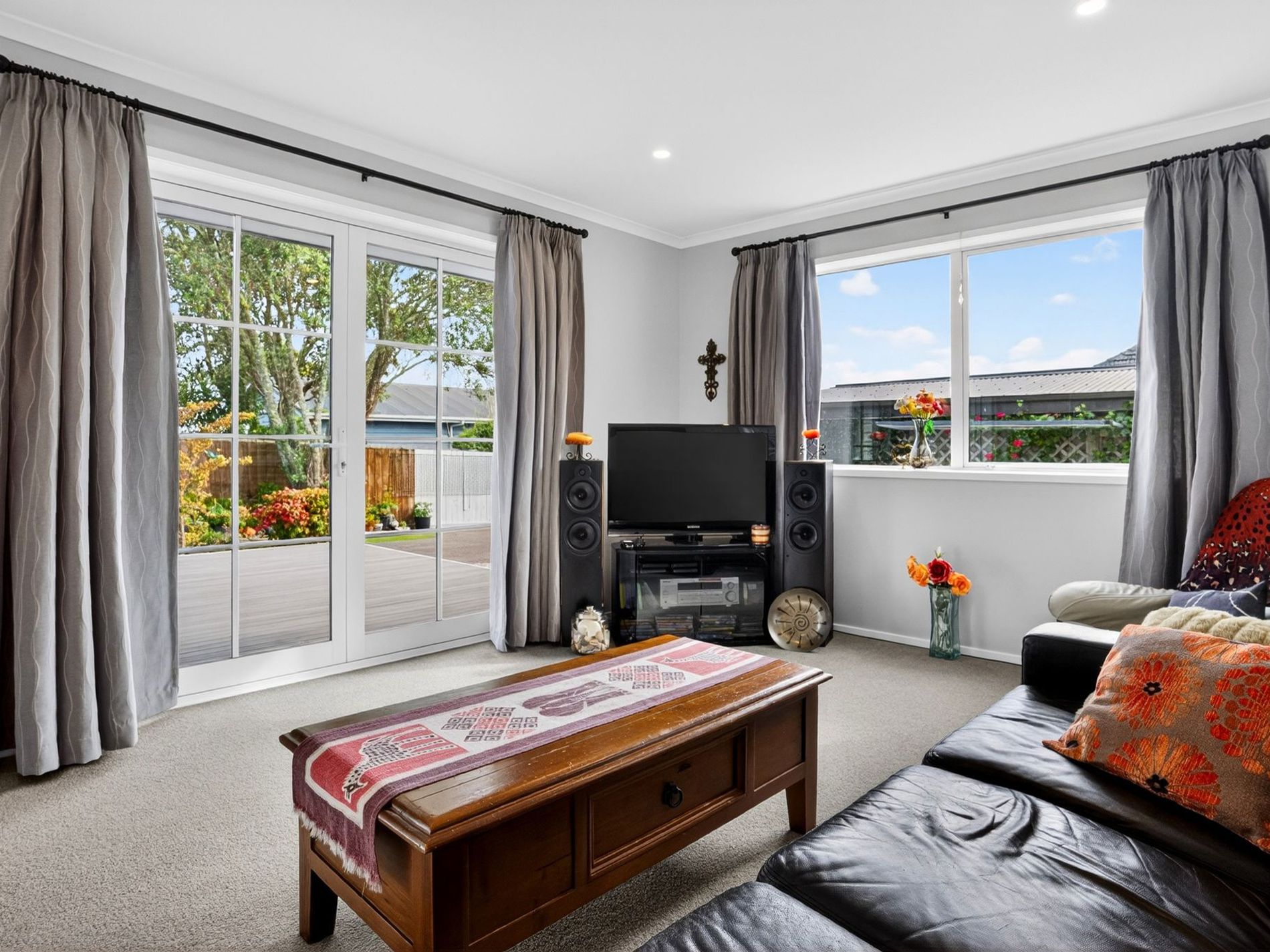 20 & 20A Brian Crescent, Stanmore Bay