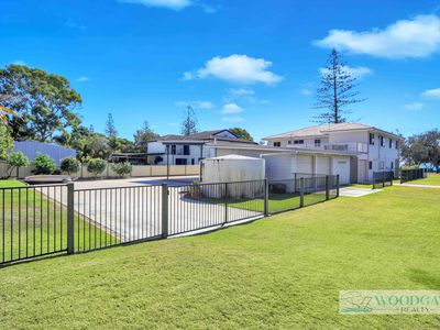 101 Esplanade, Woodgate