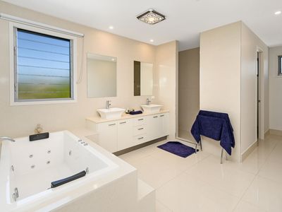 38 TARAWA STREET, Parrearra