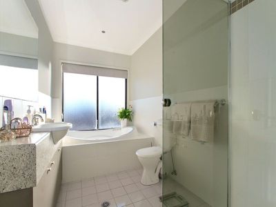 16 Gore Avenue, Shell Cove