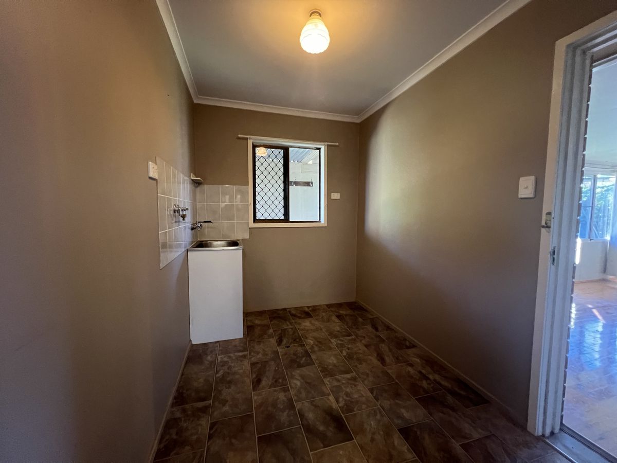 4 Larkin Close, Atherton