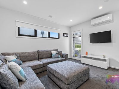 2 / 9 Seaton Road, Mornington