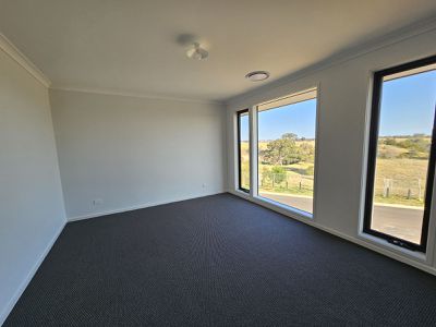 83 Kingdom Boulevard, Weir Views