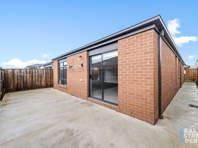 7 Newmarket Street, Cranbourne East