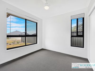 1 / 15 Oystercatcher St, Woodgate