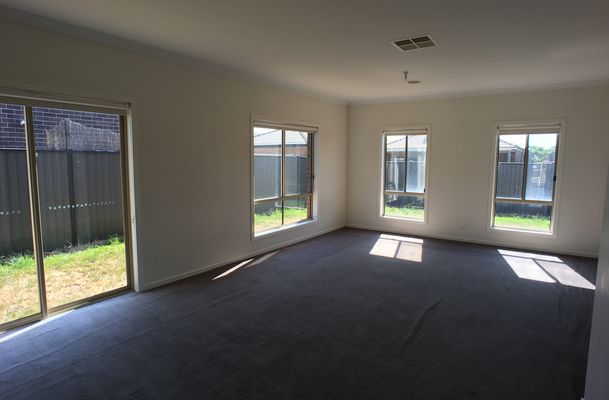 10 Fairhaven Boulevard, Craigieburn