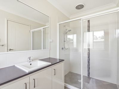 27 Phoebe Way, Gleneagle