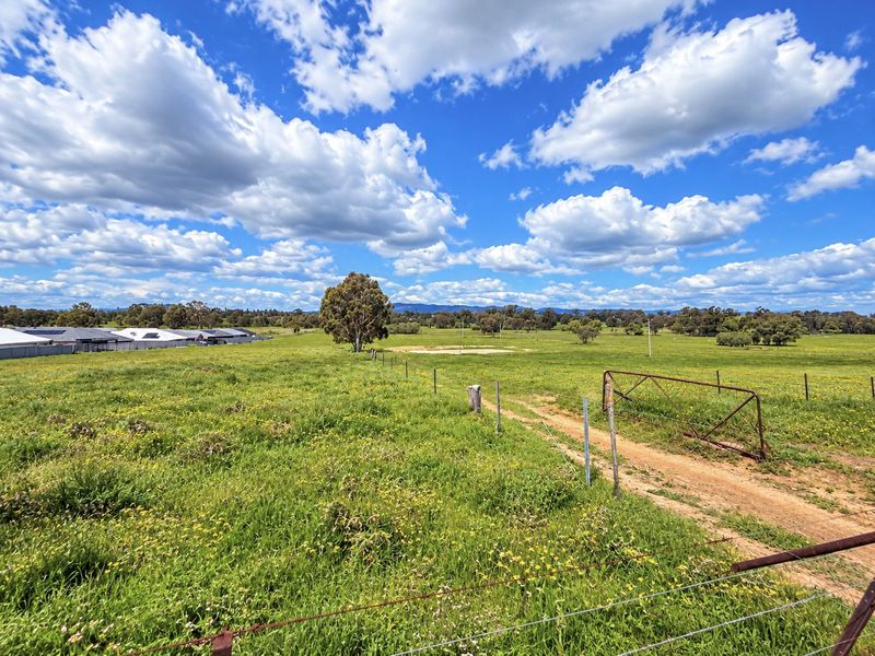 62 Table Top Road, Thurgoona