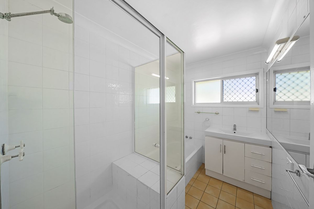 72 Monaco Street, Broadbeach Waters