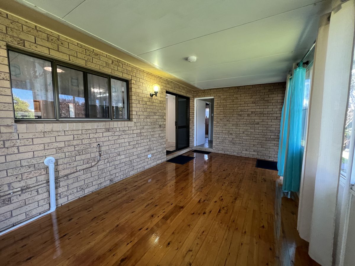 4 Larkin Close, Atherton