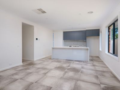 2 / 1 CASTLE CREEK ROAD, Wodonga