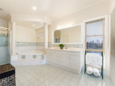39 Cadence Avenue, Mermaid Waters