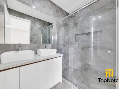 469 LITHGOW STREET, Beveridge