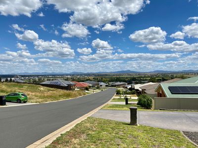 33 Kaputar Close , Tamworth