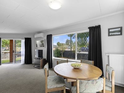 52 Pine Avenue, Ebdentown