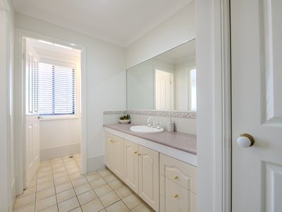 18 Lancaster Park Place, Dubbo