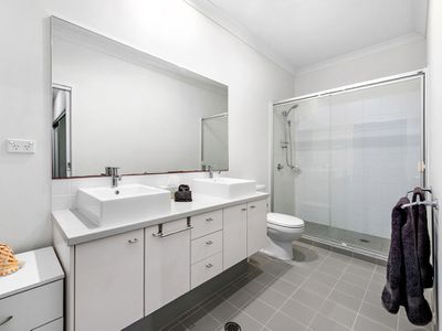 16 Macquarie Street, Wakerley