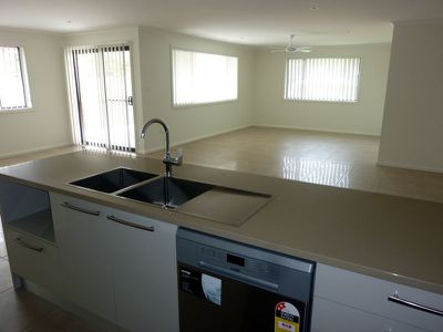 3 / 1A Cedar Grove, Forster
