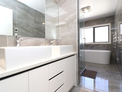 6 McQuoids Road, Flat Bush