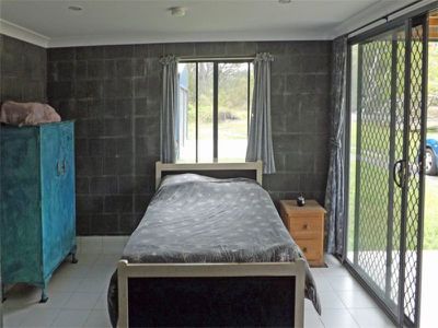 2 Princes Highway, Lake Tabourie