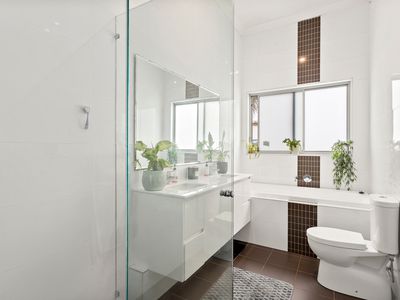 2 / 1 Backhouse Road, Lake Heights