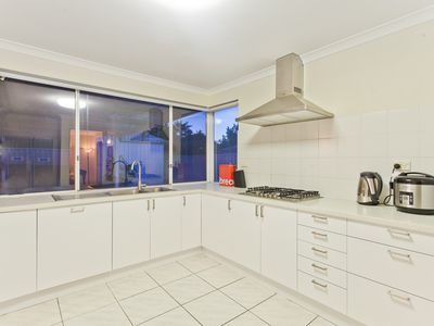 10 Matsen Close, Booragoon
