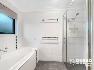 10 Holmwood Drive, Dubbo