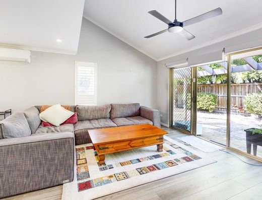 Ideal Unit in Small Gated Complex - Prime Location! image 7