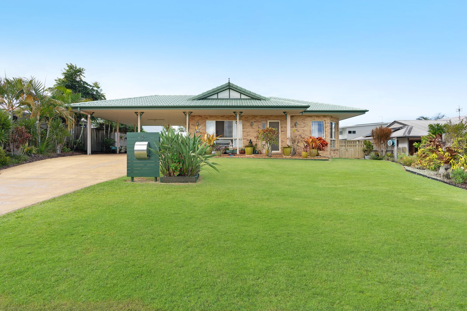 Photo 2 of 19, 3 Carruthers Court, Cooroy