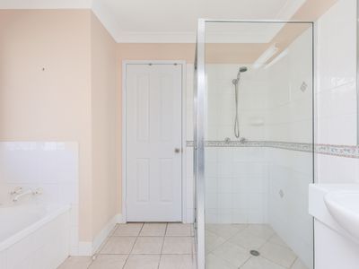 2 / 24 Kerr Street, Meikleville Hill