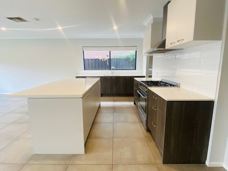 15 Emblem Street, Tarneit