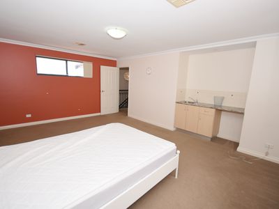 2 / 8 Hillcrest Road, Kewdale