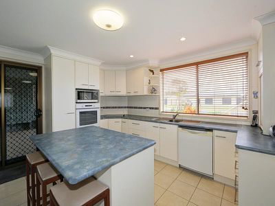 9 Fifth Avenue, Woodgate