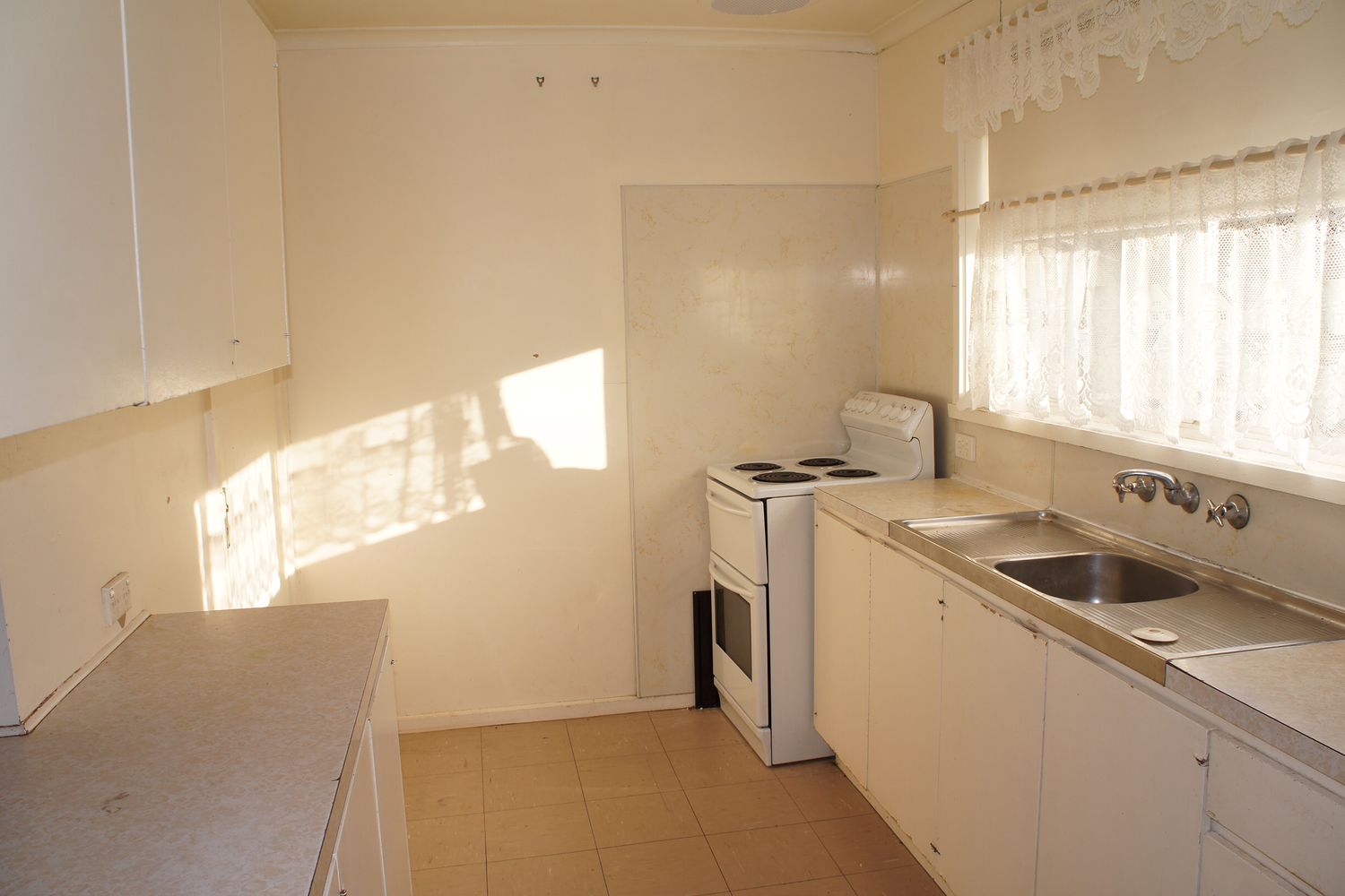 2 Felstead Avenue, Horsham