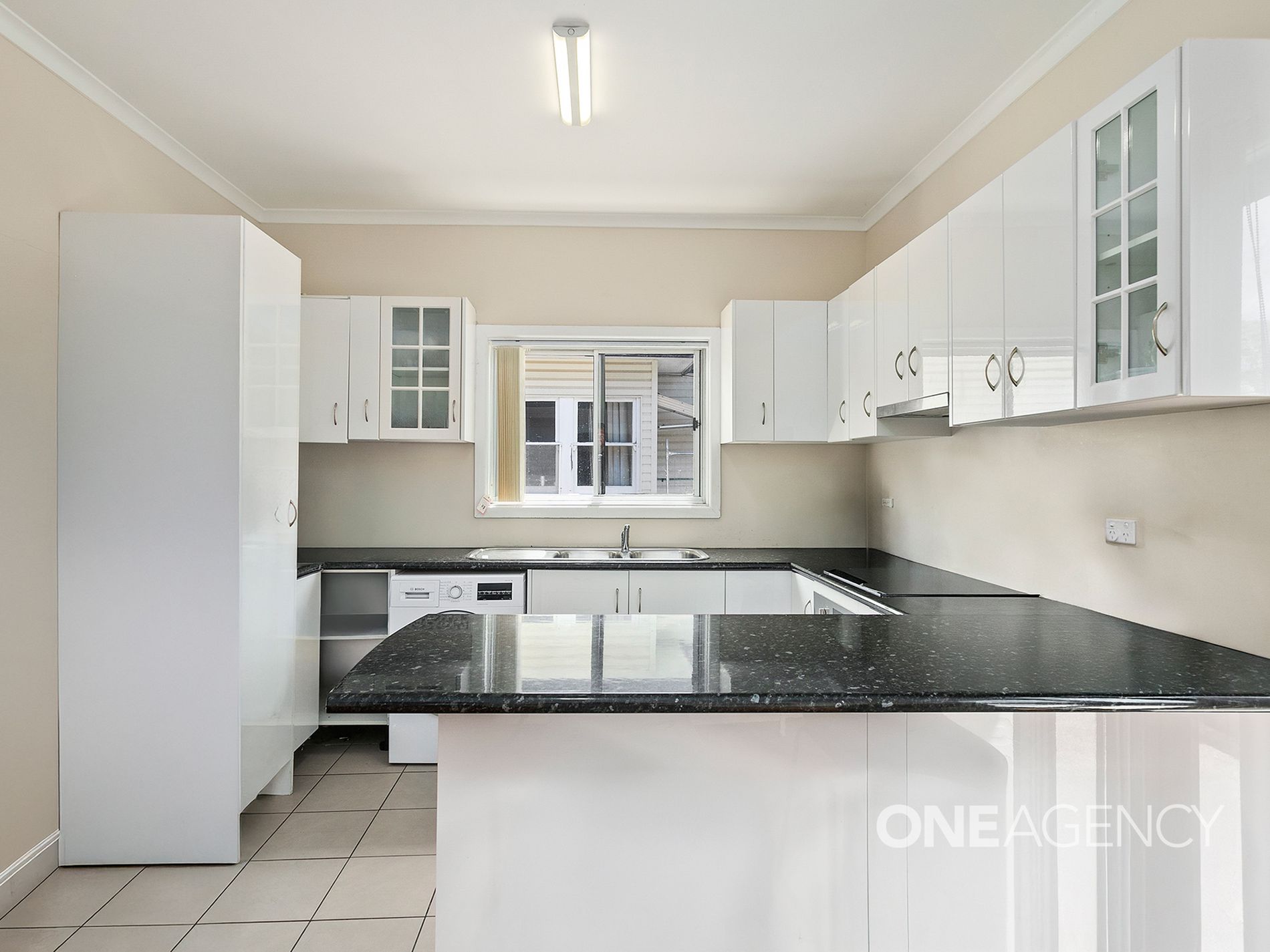 4 Carinmoney Avenue, Warilla