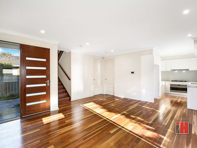2 / 4 Fortune Street, Box Hill North