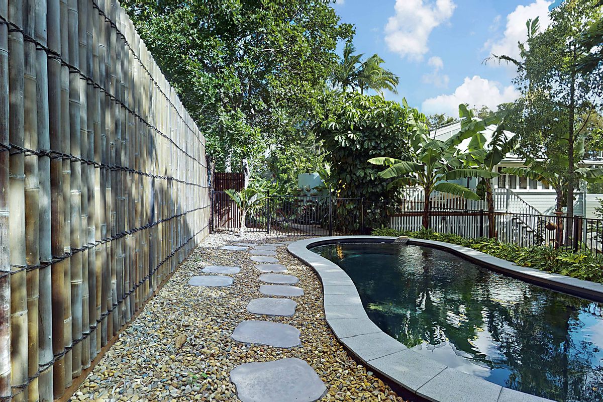 2 Lake View Dr, Tewantin