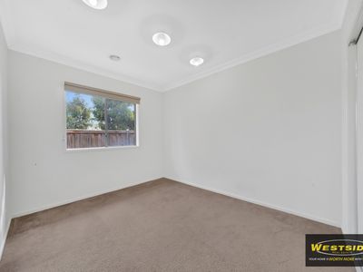 15 Lacebark Lane, Aintree