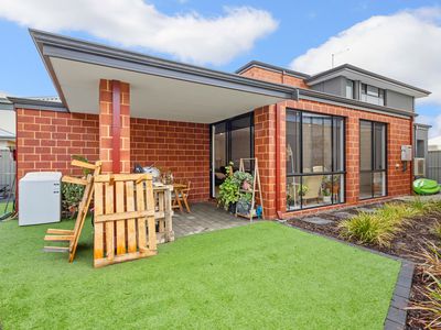 27 Jubilee Avenue, Success