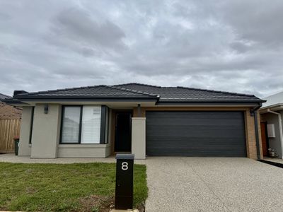 8 Breezy Circuit, Werribee