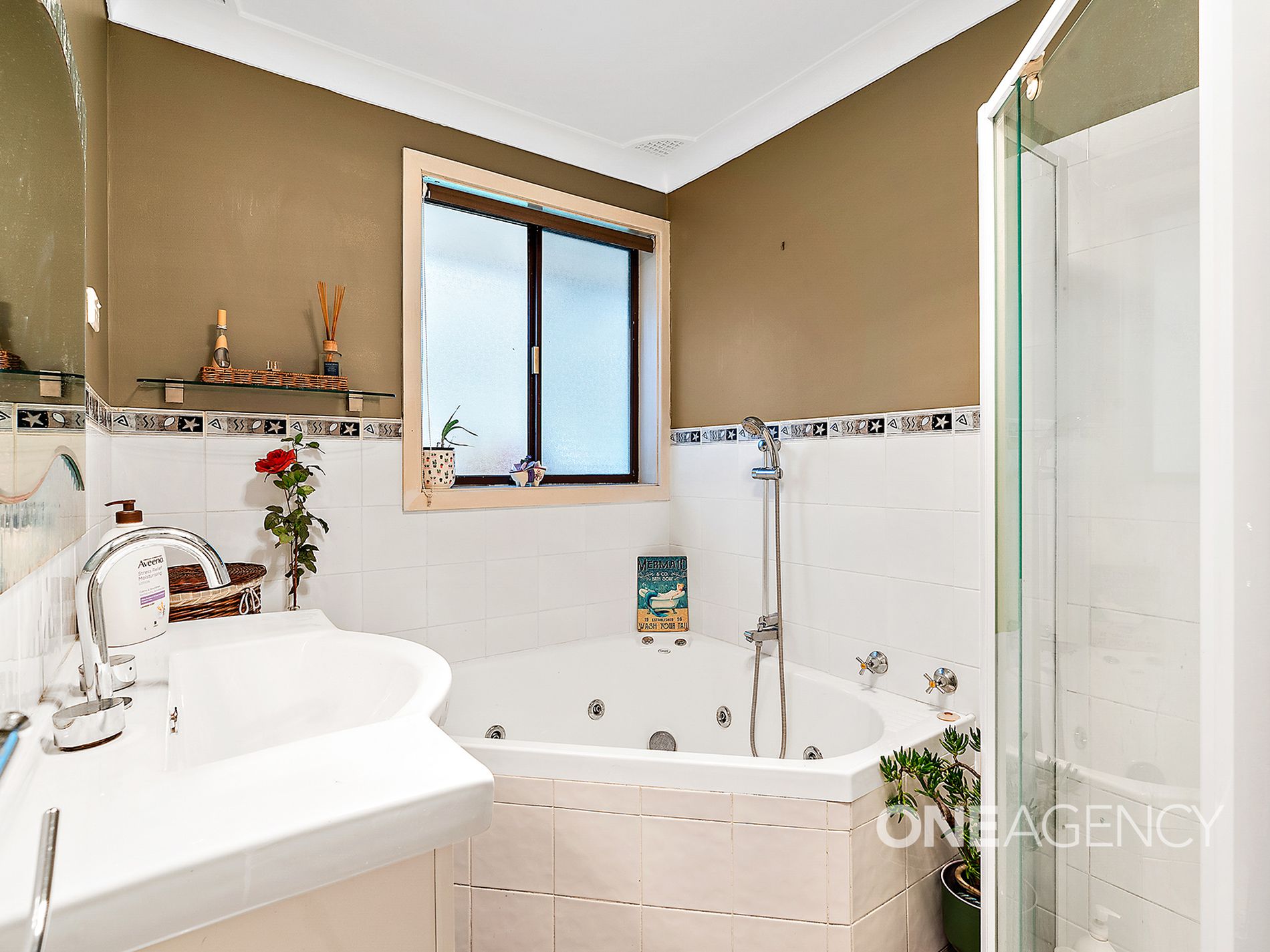 16 Clarke Avenue, North Nowra