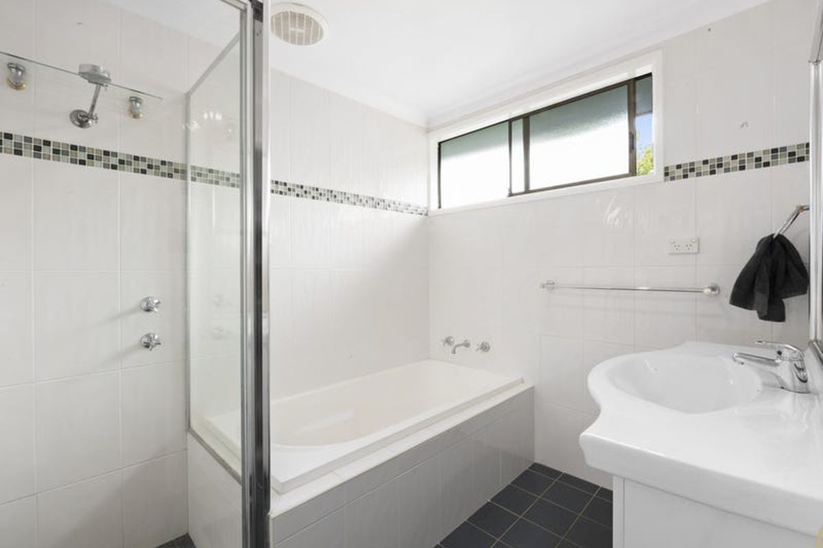 13 Windsor Road, Berkeley Vale