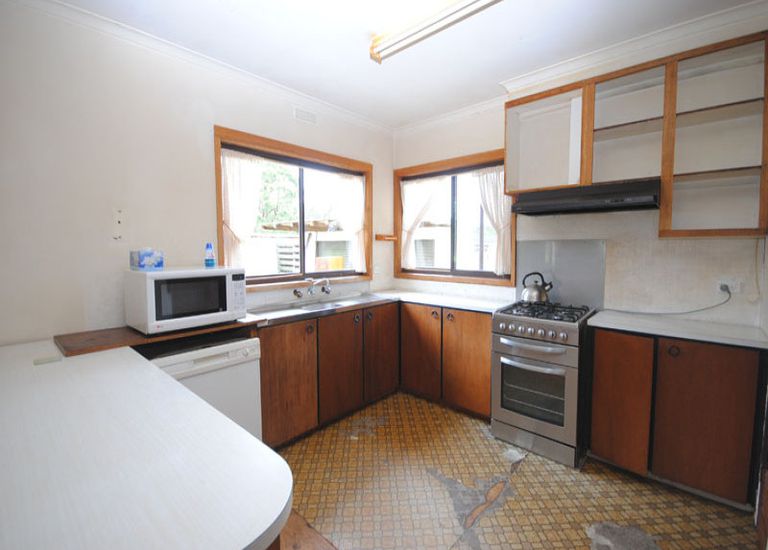 905 Portland-Nelson Road, Portland