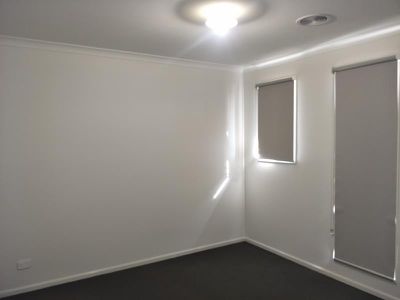 24 Kittiwake Terrace, Werribee